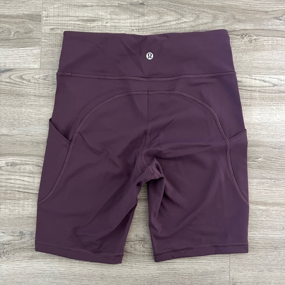 Lululemon Invigorate Short 8” w side pockets - Picture 3 of 4